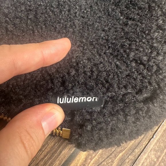 Lululemon Everywhere Belt Bag Fleece Large 2L NWT ONE SIZE (Black Gold) - Picture 4 of 13